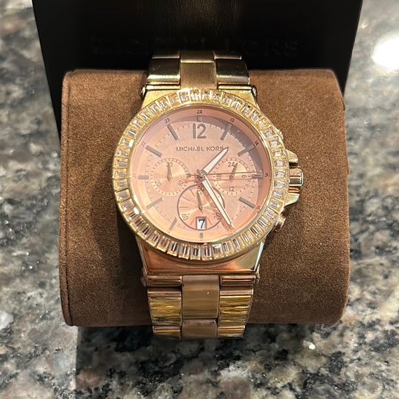 Michael Kors watch display picture 1